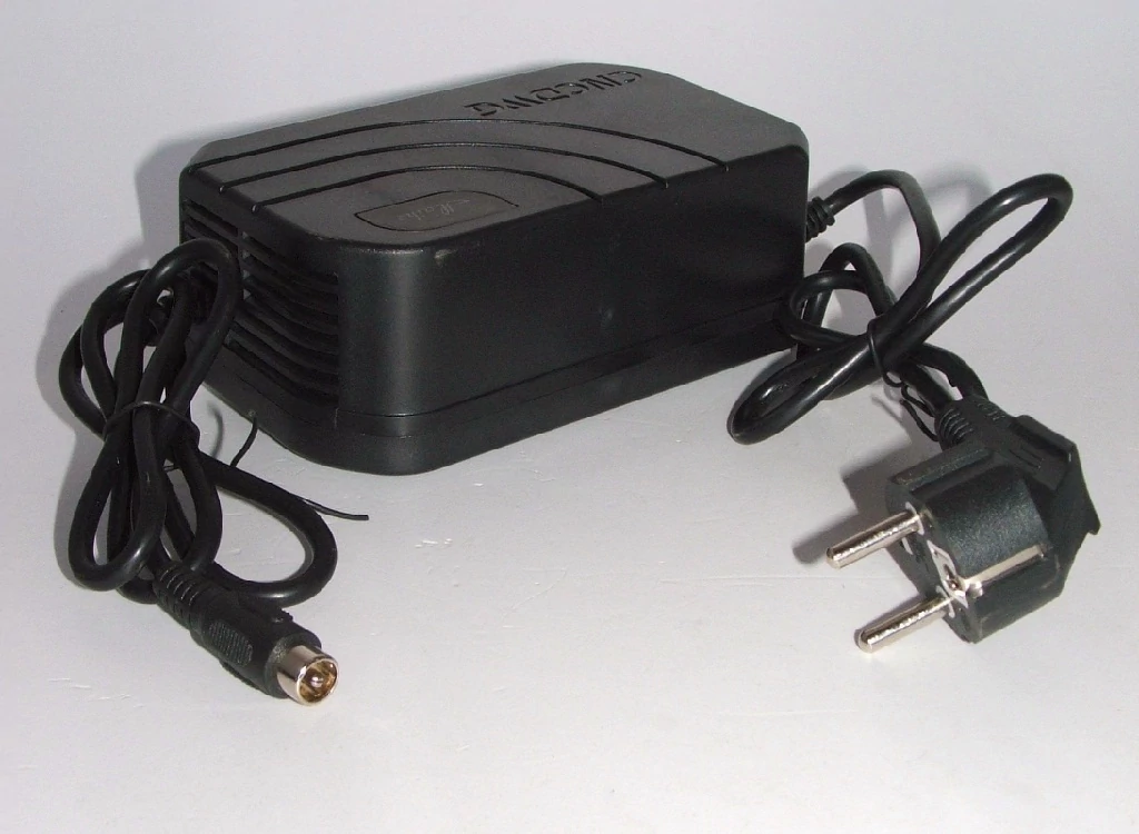 Elektromos töltő 36V Koax csat