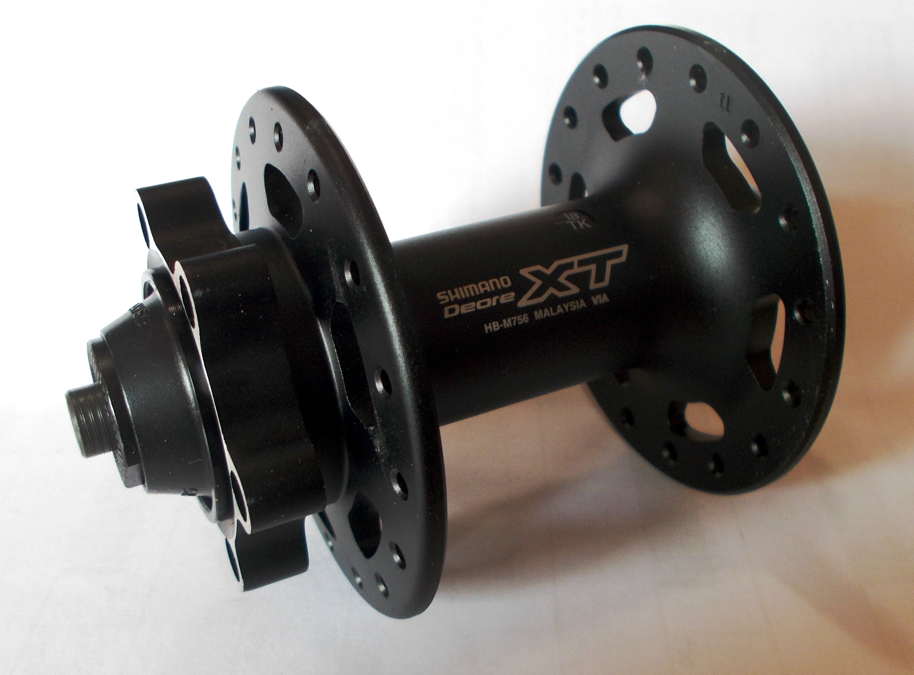 Agy Shimano EHBM756AL XT 32L FEKETE TÁRCSAFÉK Első